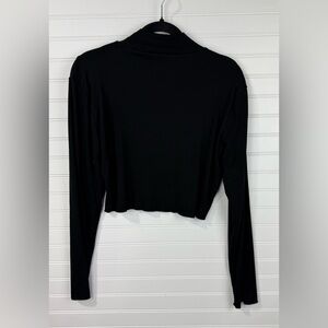 Cider women’s Black Long Sleeve ribbed Crop Top. Size 0XL.